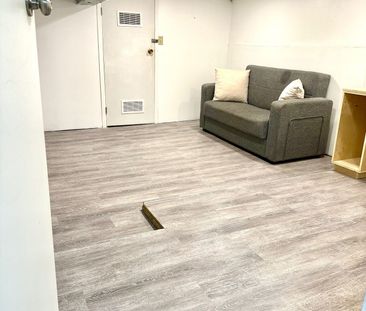 For Lease - 16 Eastman Crescent, Newmarket, Ontario - Photo 3