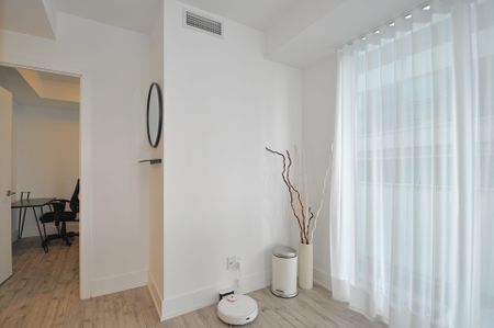 For Lease - 200 Bloor Street Unit# 2009, Toronto, Ontario - Photo 4