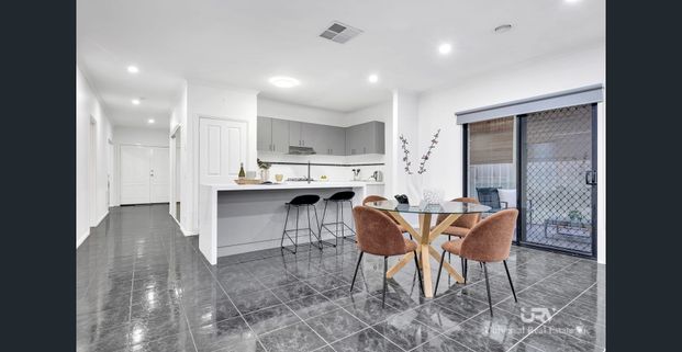 Impressive Family Home with Style, Space & Prime Location! - Photo 1