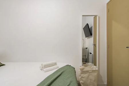 Carrer de Còrsega, Barcelona, Catalonia 08026 - Photo 2