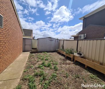 6/2 Douglas Avenue, St Albans, Vic 3021 - Photo 2