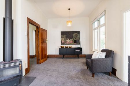 Spacious and sunny in St Kilda! - Photo 3
