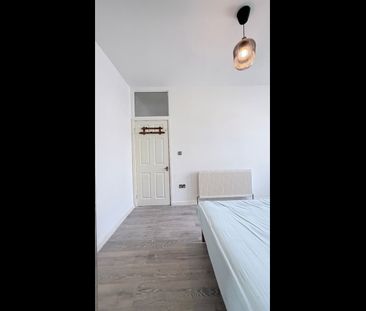 3 Bed Flat, Romford Road, E12 - Photo 6