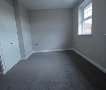 3 bedroom end of terrace house to rent - Photo 3