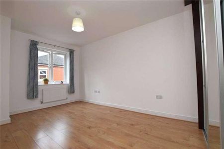 Norwich Crescent, Chadwell Heath, RM6 - Photo 4