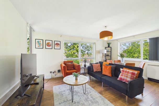 2 bedroom Flat in Broadlands Court, Bracknell - Photo 1