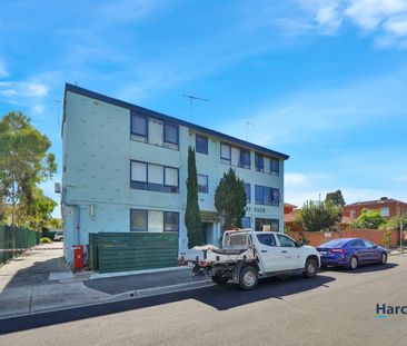 Stylish One-Bedroom Apartment in Prime Location - Photo 6