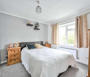 Deerbarn Road, Guildford, GU2 - Photo 4