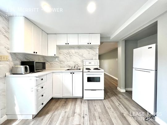 Updated 2 Bed 1 Bath Lower w Private Entrance/ Laundry in Great Residential Area - Photo 1