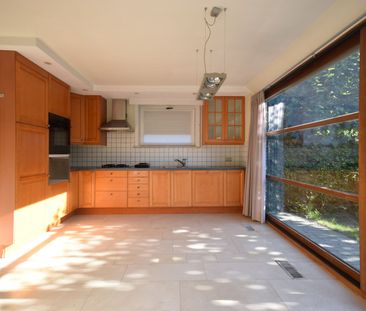 Te huur: Ruime villa in Roeselare met 3 slaapkamers, tuin op het zu... - foto 2