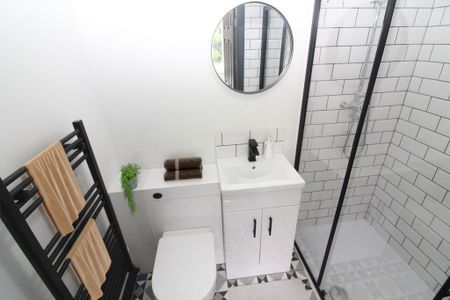 1 bedroom in a house share to rent - Photo 5