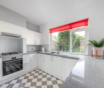 3 bedroom semi-detached house to rent - Photo 4