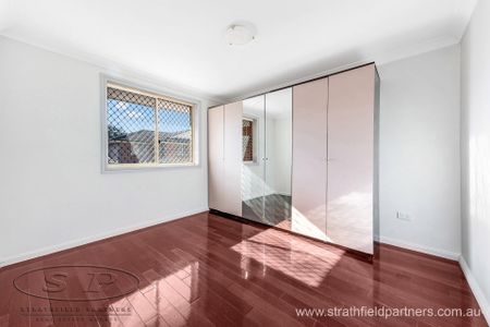 Bright spacious townhouse - Photo 3