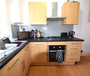 2 bedroom House in William Street, Leeds - Photo 5