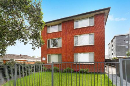 Spacious 2 Bedroom Apartment! - Photo 3