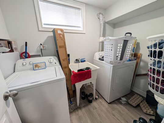 38 Chalmers St, St. Catharines - 1 Bedroom Lower Unit - Photo 1