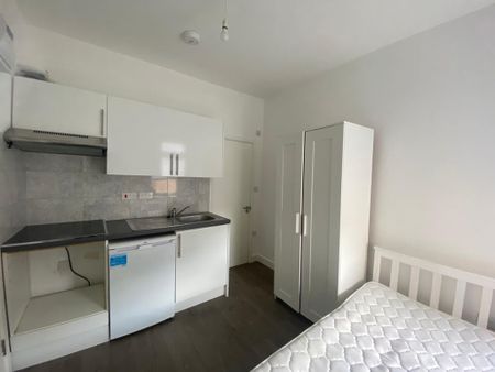 Studio to rent - Photo 5