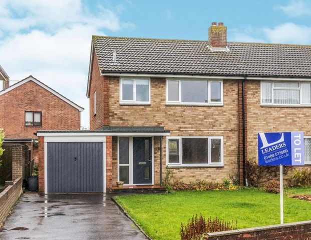 3 bedroom semi-detached house to rent - Photo 1