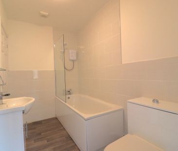 Room 1 (GF), Flat 13, 55/57 Cathedral Road, Cardiff CF11 9HD - Photo 1