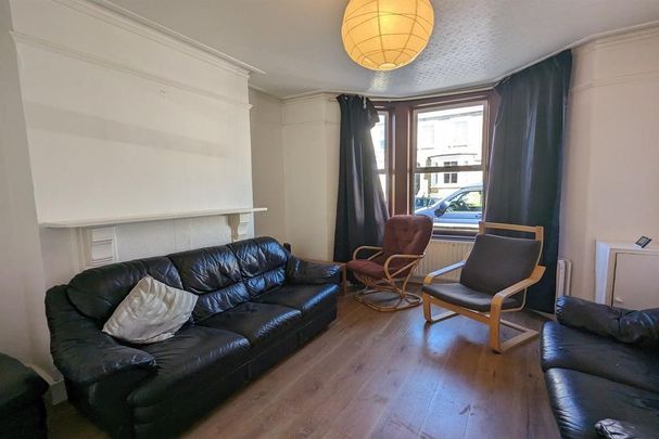 4 bedroom terraced house to rent - Photo 1