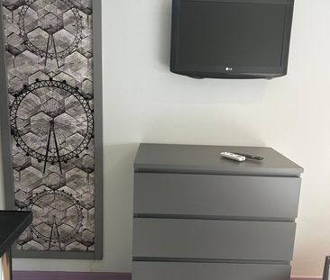 Studio Flat, London Road, CR7 - Photo 1