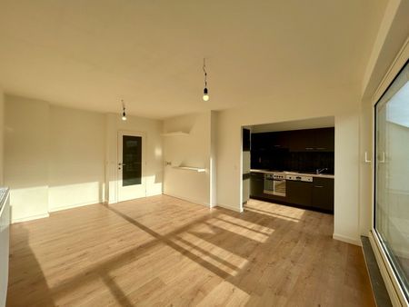 Instapklaar 2-slaapkamer appartement met terras in centrum Roeselare! - Foto 5