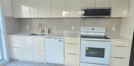 Magnifique maison entièrement rénovée à Sainte‑Adèle à louer - Photo 2