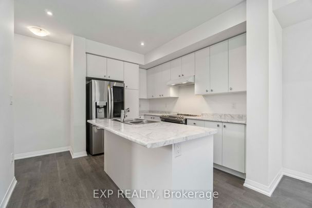 Townhouse For Lease | X8143100 - Photo 1