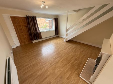 3 bedroom terraced house to rent - Photo 2