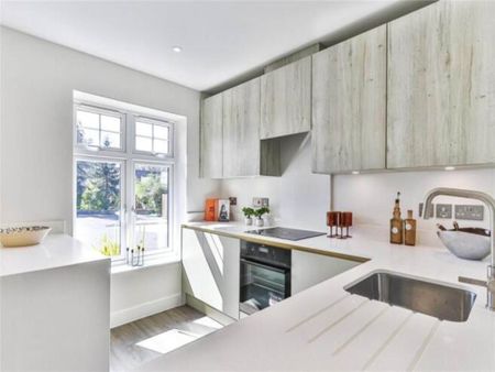 2 bed apartment to rent in Danecourt Road, Parkstone, BH14 - Photo 3