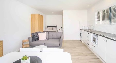 Fully Furnished Unit - Close to beach - Photo 4