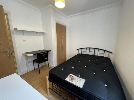 3 bedroom apartment to rent - Photo 5