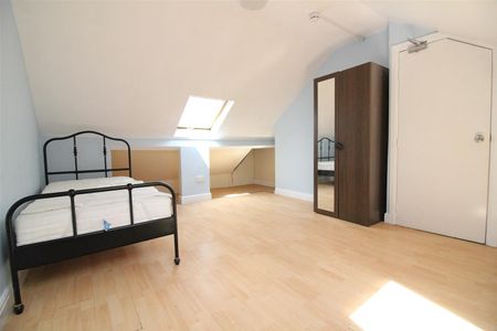 Chertsey Bridge Road, Chertsey - Photo 2