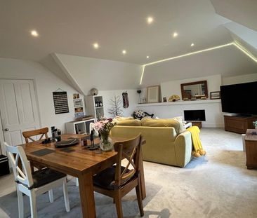 2 Bed Flat, Shooters Hill Road, SE3 - Photo 3