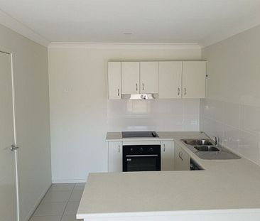 Spacious | Convenient to Brassell Shopping Centres - Photo 2