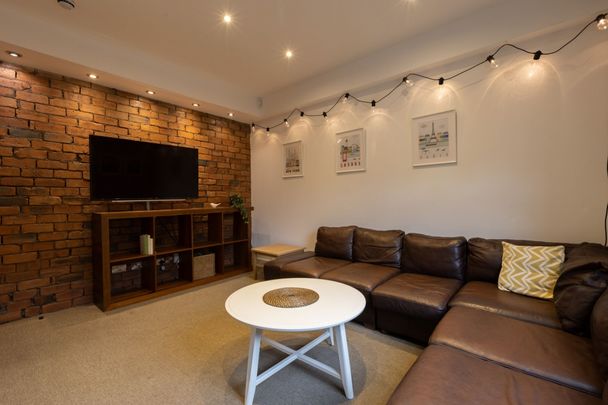 Norwood Grove,, Hyde Park, Leeds - Photo 1