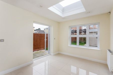 4 bedroom terraced house to rent - Photo 3