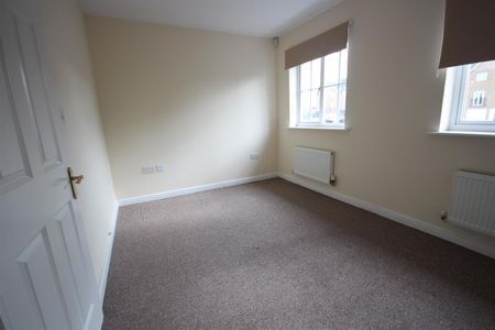 2 bedroom End Terraced to let - Photo 2