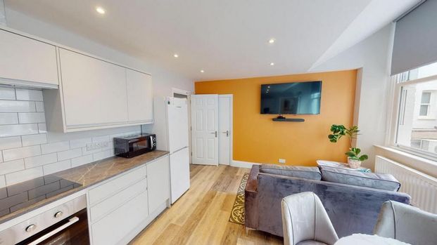 6 bedroom flat to rent - Photo 1