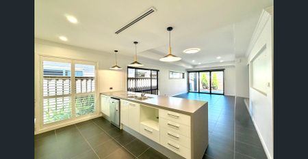 MODERN FAMILY LIVING | SOLAR POWERED | STYLISH WISDOM HOME - Photo 4