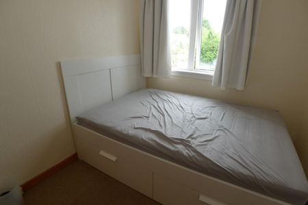 3 bedroom flat to rent - Photo 5