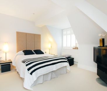 Cottenham Park Road, SW20, London - Photo 1