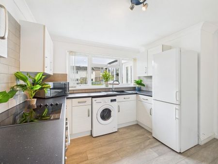 1 bedroom in a house share to rent - Photo 5