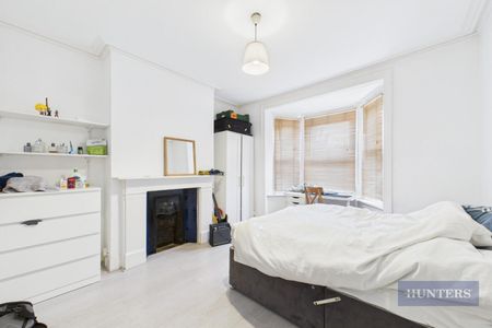 5 bedroom House To Let - Photo 3