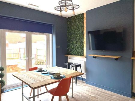 6 bedroom terraced house to rent - Photo 4