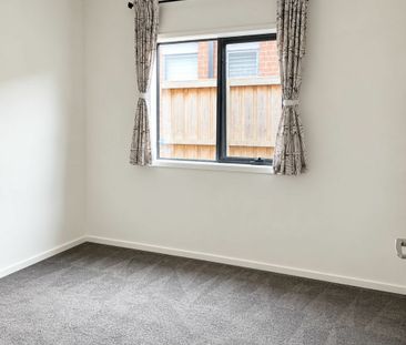 Spacious Family Living in Clyde North - Photo 3