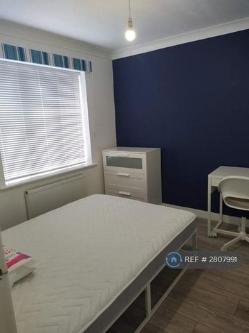 4 bedroom terraced house to rent - Photo 5