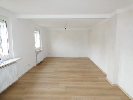 Modernisierte 3-Zimmer-Maisonette-Wohnung im gepflegten Zweifamilienhaus. - Photo 2