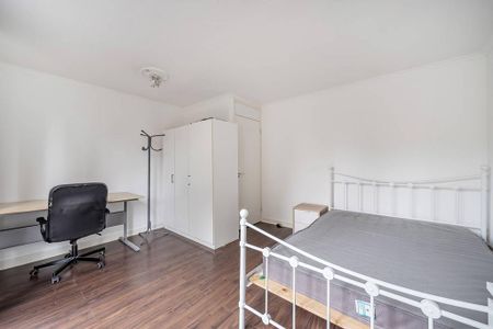 3 bedroom flat to rent - Photo 4