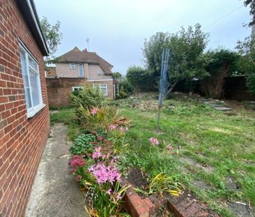 Sandringham Drive, Ashford, TW15 3JQ - Photo 3
